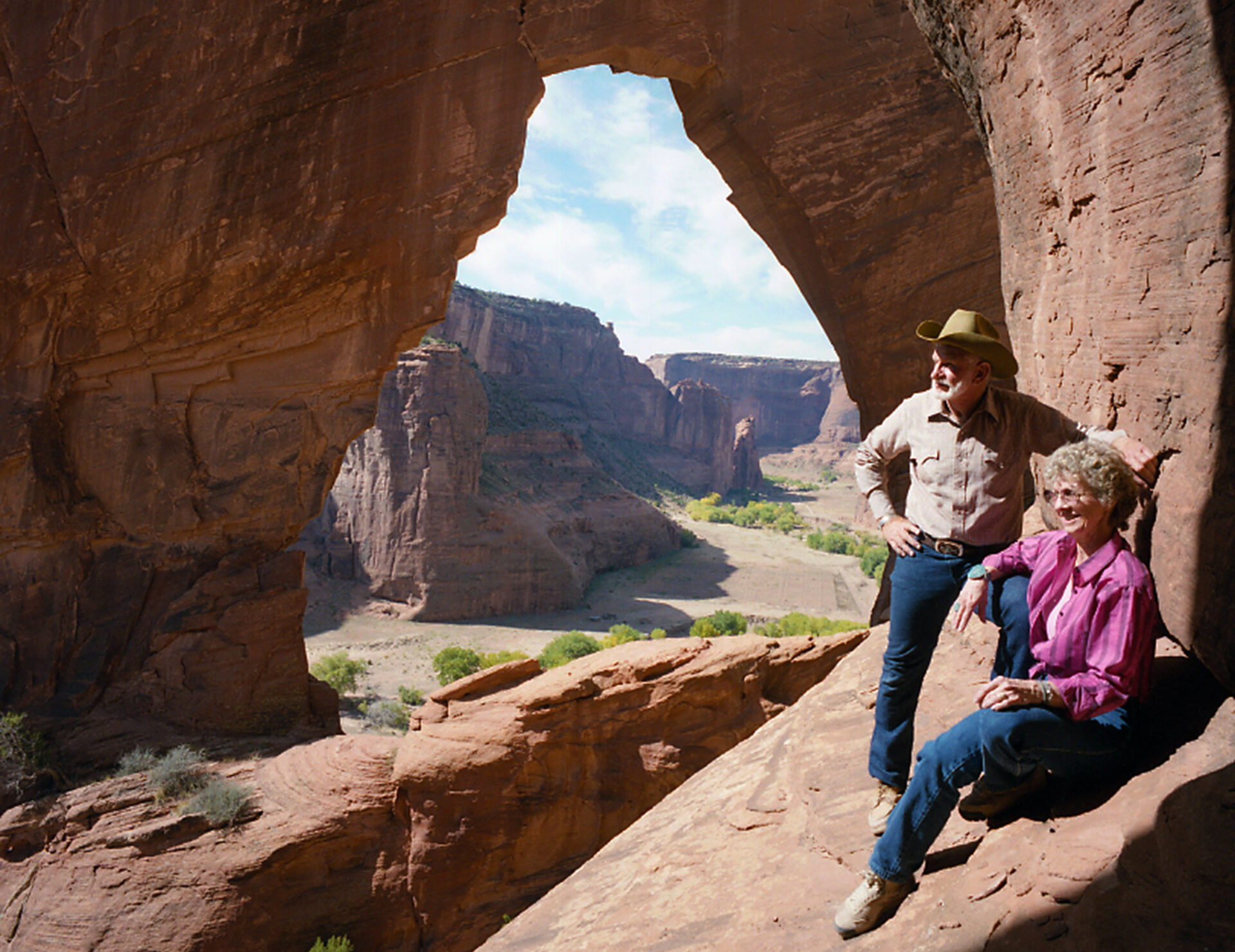 Lois and Jerry Jacka photographed at The Window de Canyon de Chelly.