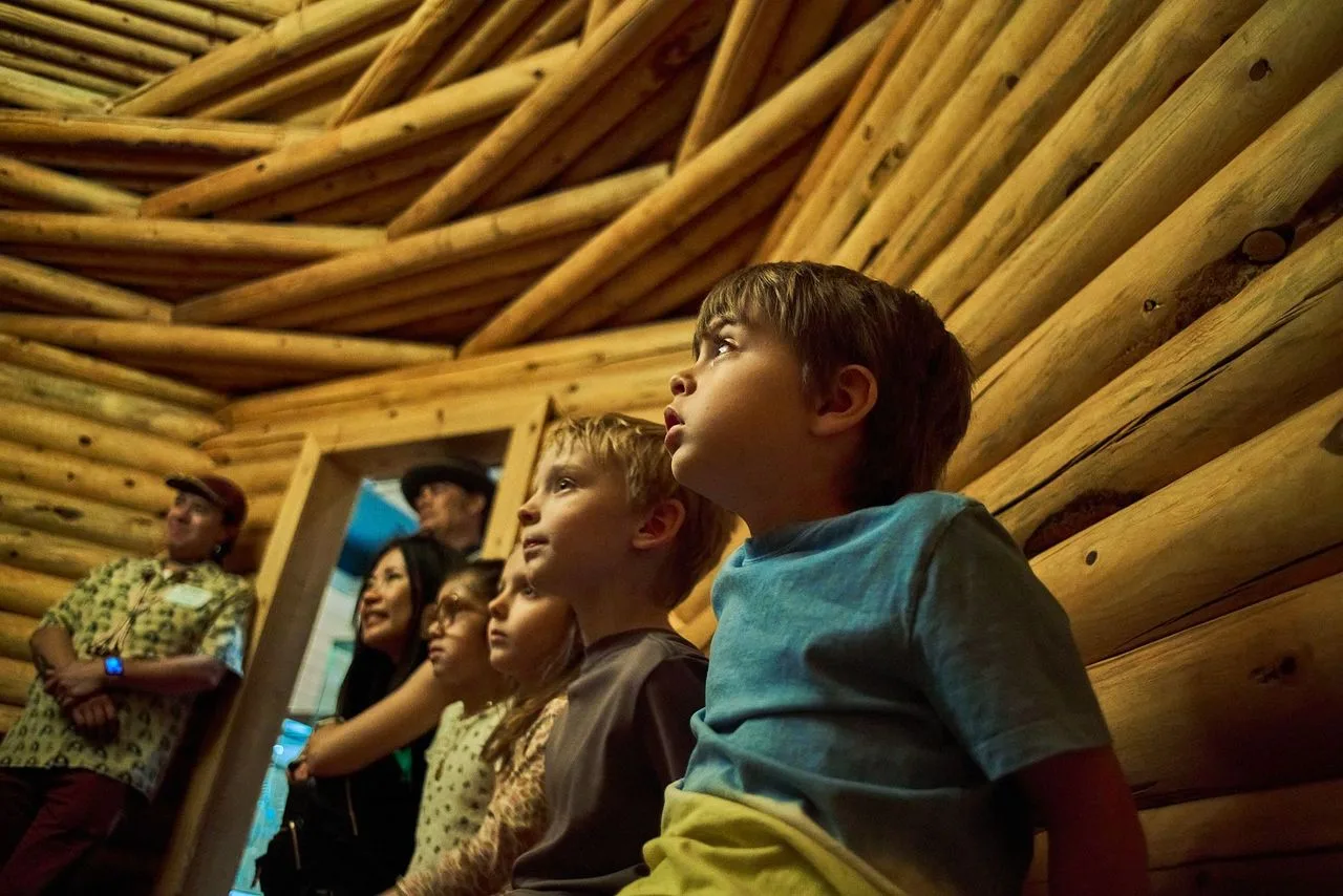 Children inside the full-size Navajo hogan display